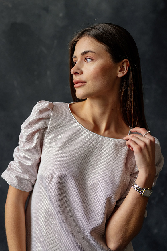 Эффектная блуза в оттенке пудра