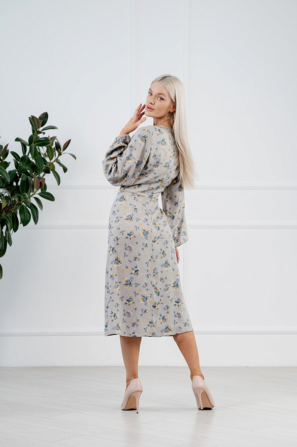 Ashy fitted midi dress in a floral print below the knee