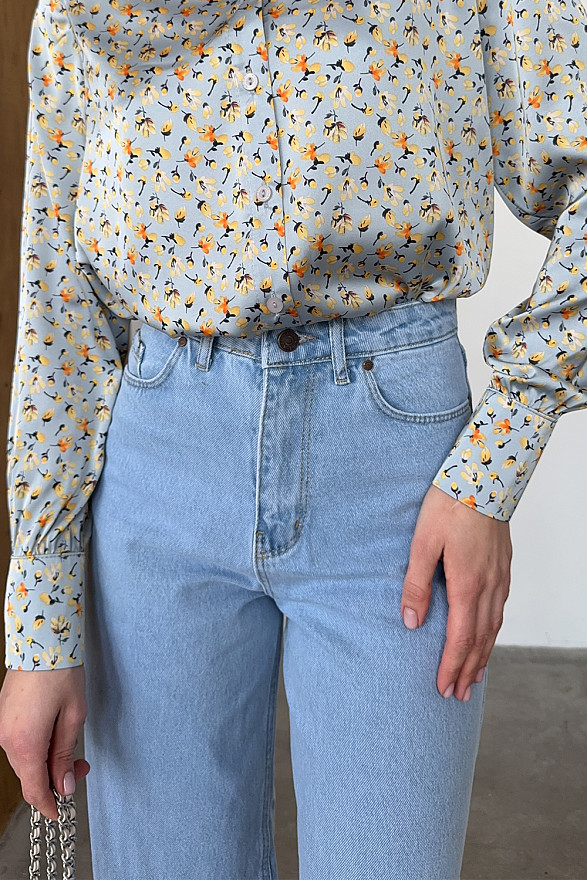 Wide leg jeans with slit at knee