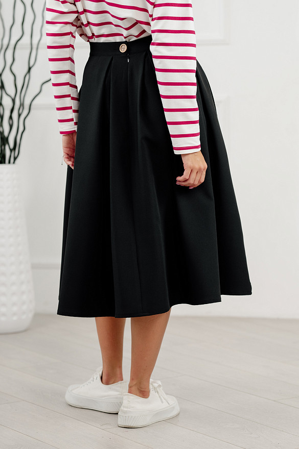 Black pleated below-the-knee skirt