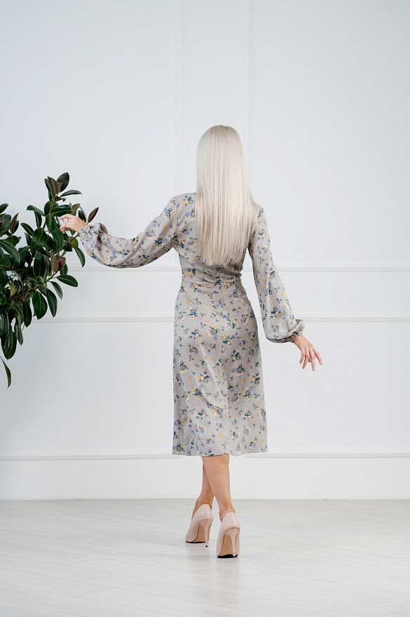 Ashy fitted midi dress in a floral print below the knee