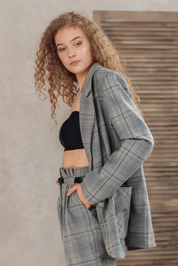 Buttoned plaid blazer