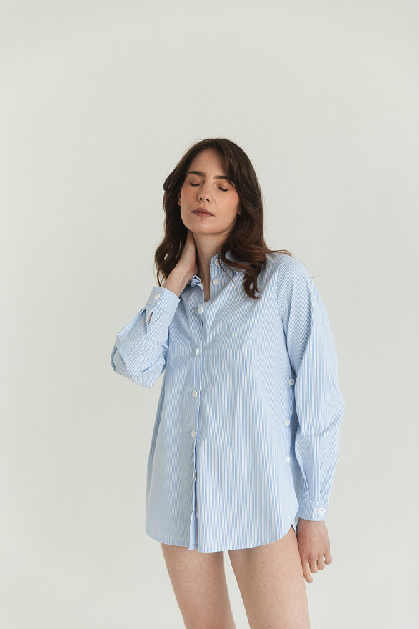 Blue cotton shirt with functional buttons on the sides
