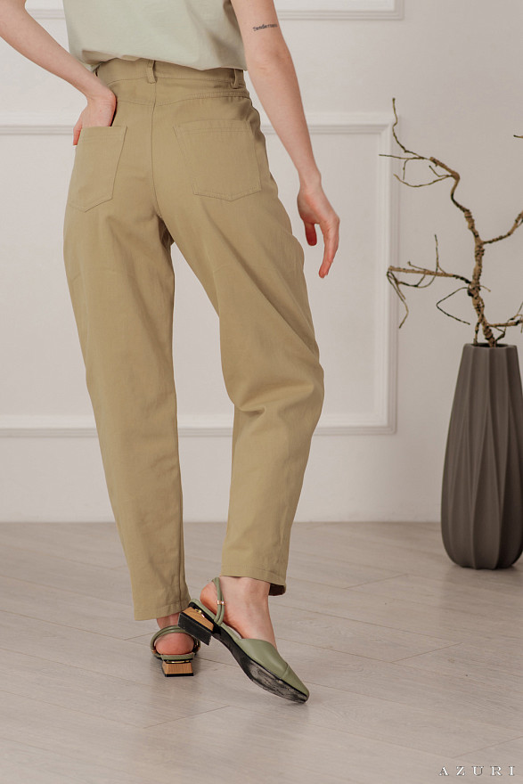 Бежеві джинси банани