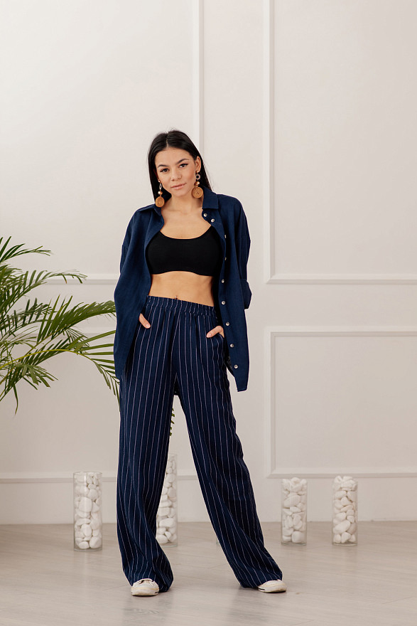 Синий льняной брючный костюм 