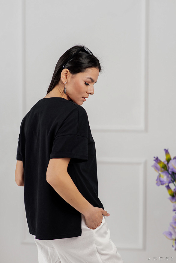 Black oversized t-shirt with slits