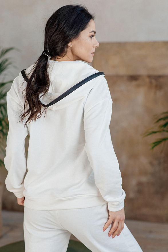 Молочный худи на змейке