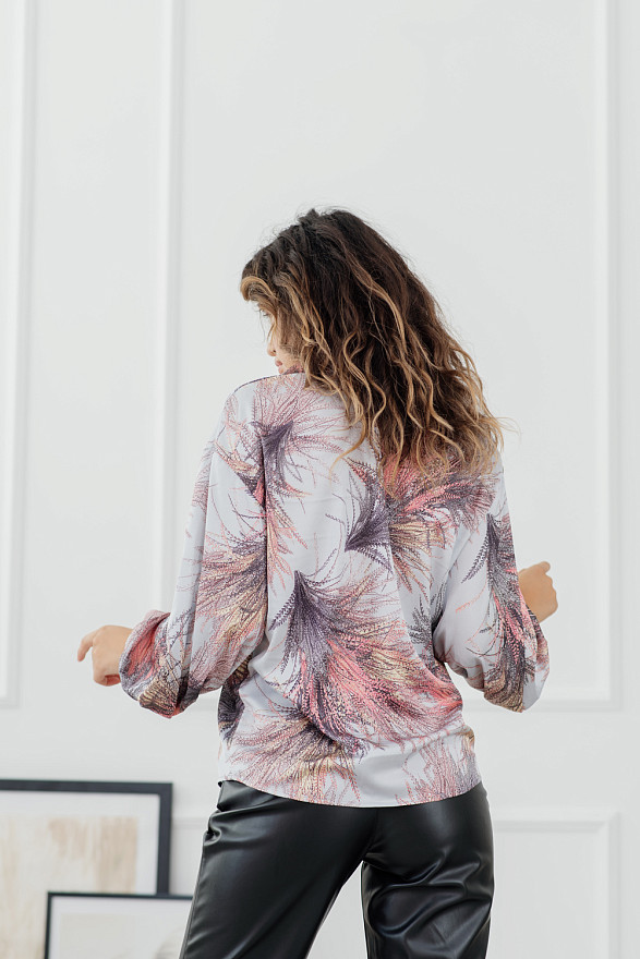 Шовкова блузка з квітковим принтом