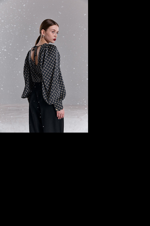 Сіра стильна блуза прямого силуету