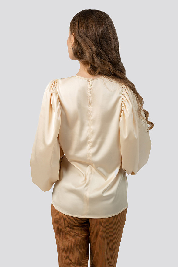Шовкова блузка з об'ємним рукавом