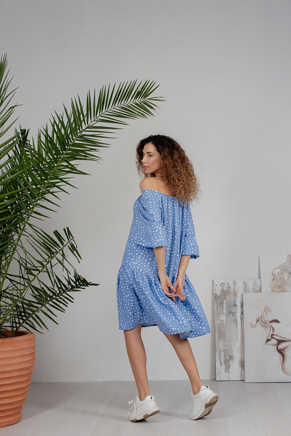 Блакитна бавовняна сукня вільного крою