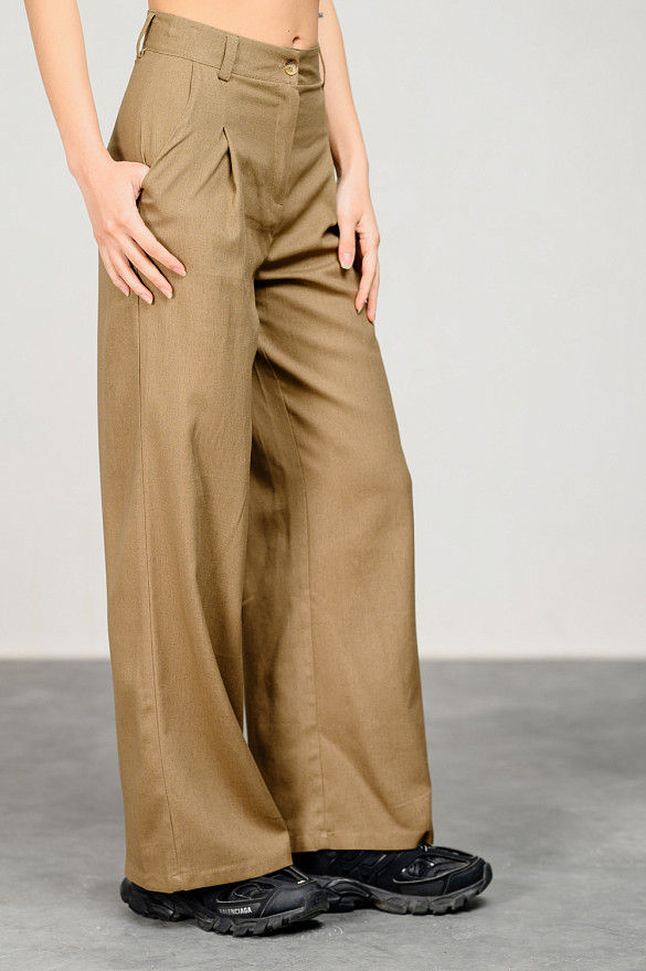 Linen trousers in color 