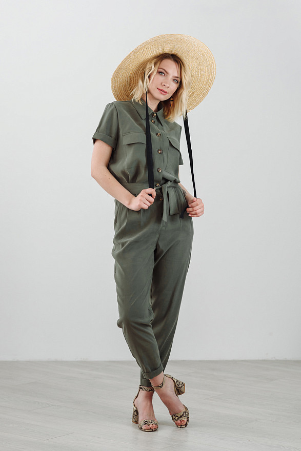 Комбінезон кольору хакі з коротким рукавом