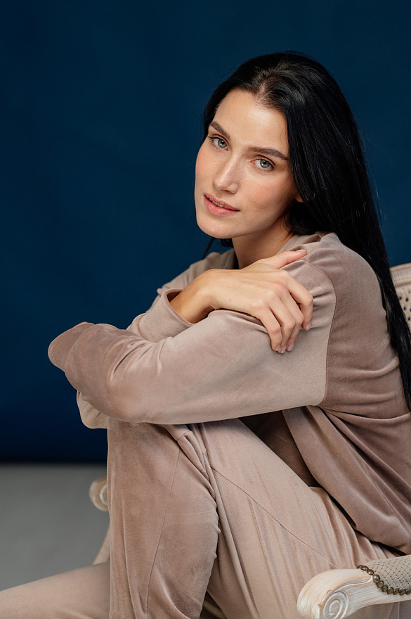 Велюровий костюм у відтінку 