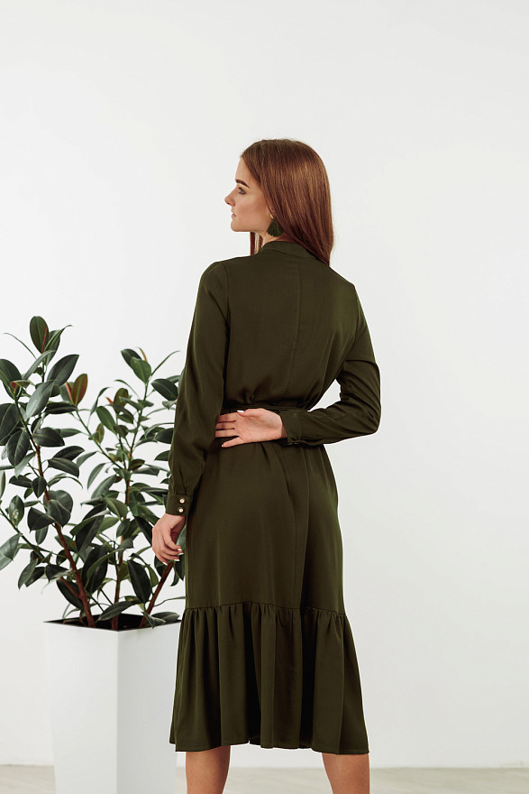 Платье хаки с завязками на талии