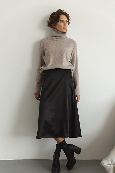 Oversized knitted sweater. Elegant high stand-up collar and side slits. The perfect combination of comfort and style for your everyday look.