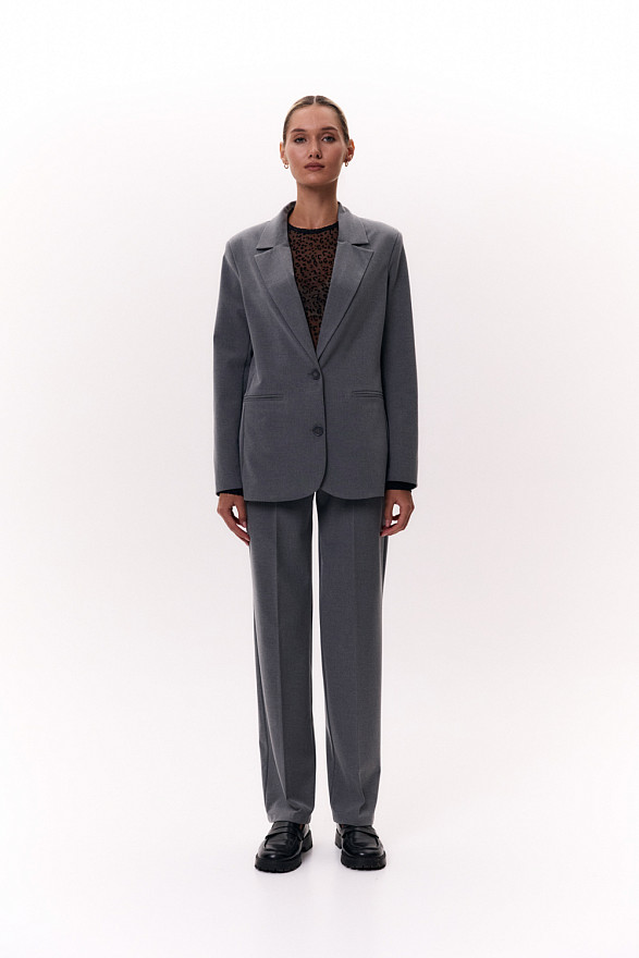 Сірий піджак на підкладці