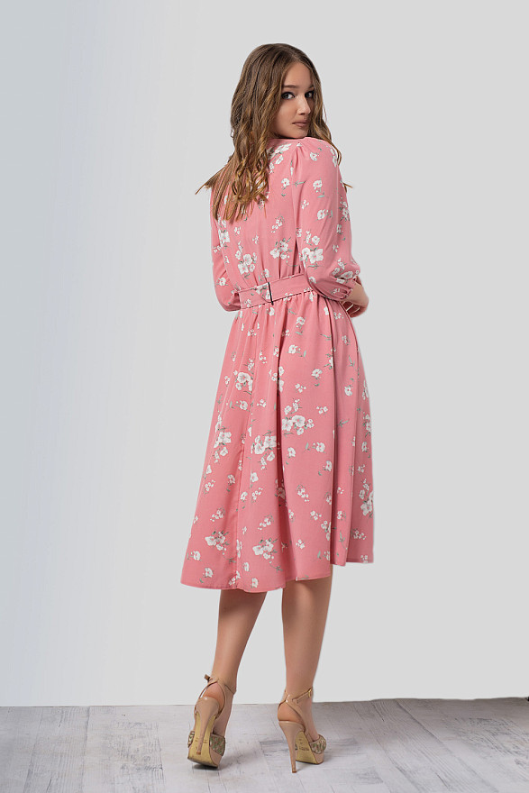 Розовое миди платье с поясом