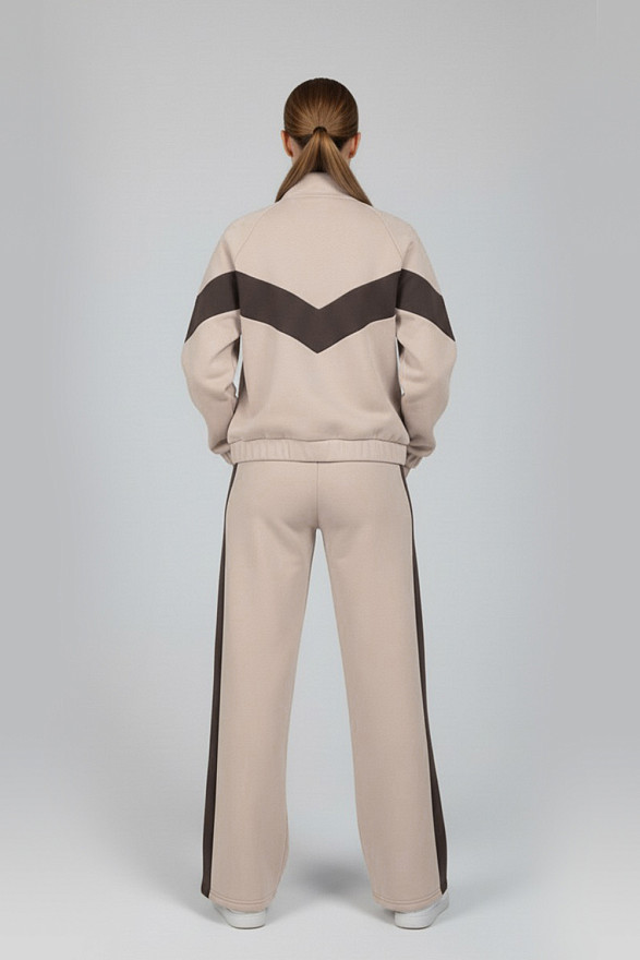 Beige walking suit with stripes