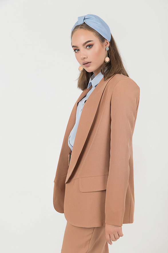 Jacket with collar apage