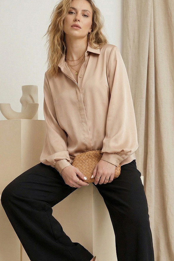 Нежно розовая свободная блуза с пышными рукавами