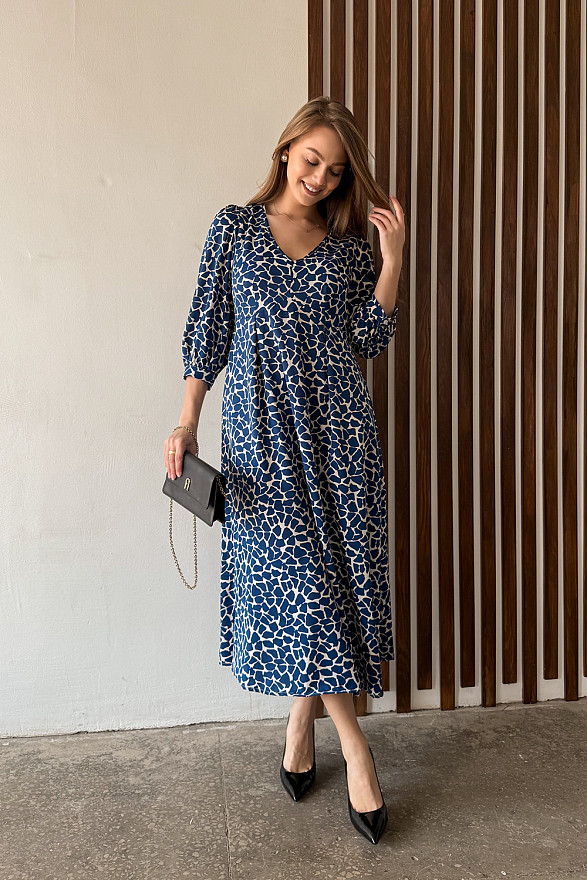 Синее миди-платье из супер-софта с пышными рукавами