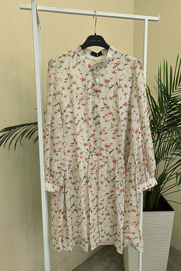 Chiffon dress in floral print. Loose fit. Front placket with buttons, stand collar, voluminous, loose sleeve with gathering, cuff and buttons at the bottom.