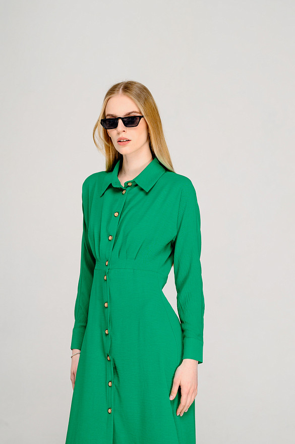 Зелена напівприталена сукня зі спідницею-трапецією