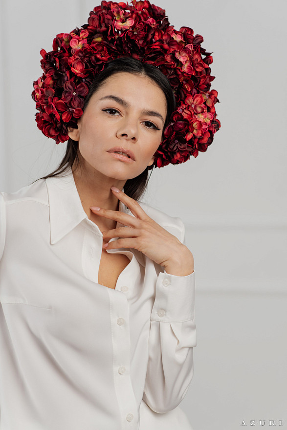 Білий шовковий костюм