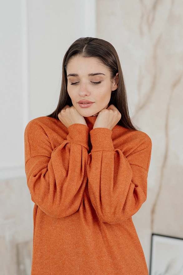 Теплое оверсайз платье из ангоры