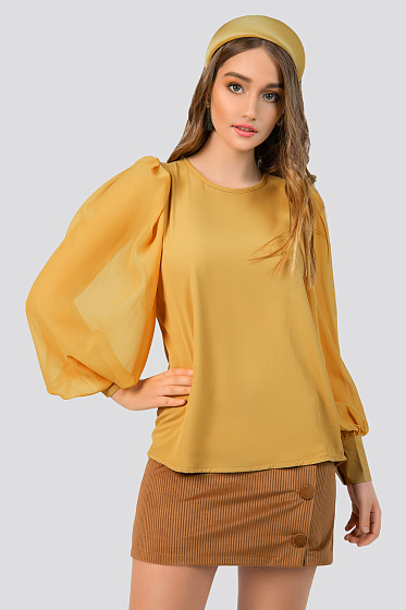 Blouse made of flowing fabric, fastens with a button on the back, straight fit, round neckline, wide, puff chiffon sleeve, high cuffs with buttons.