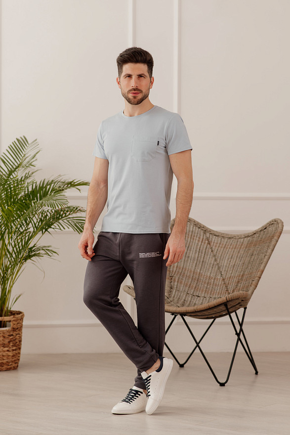 Серо-голубая футболка с карманом