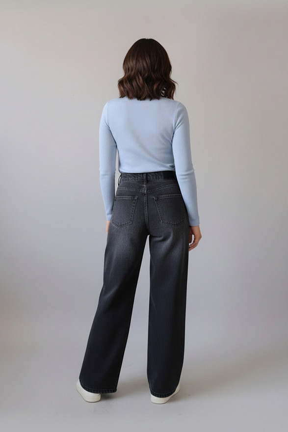 Light blue long sleeve t-shirt made of soft jersey