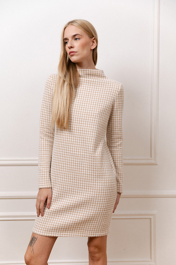 Бежева сукня з м'якого трикотажу