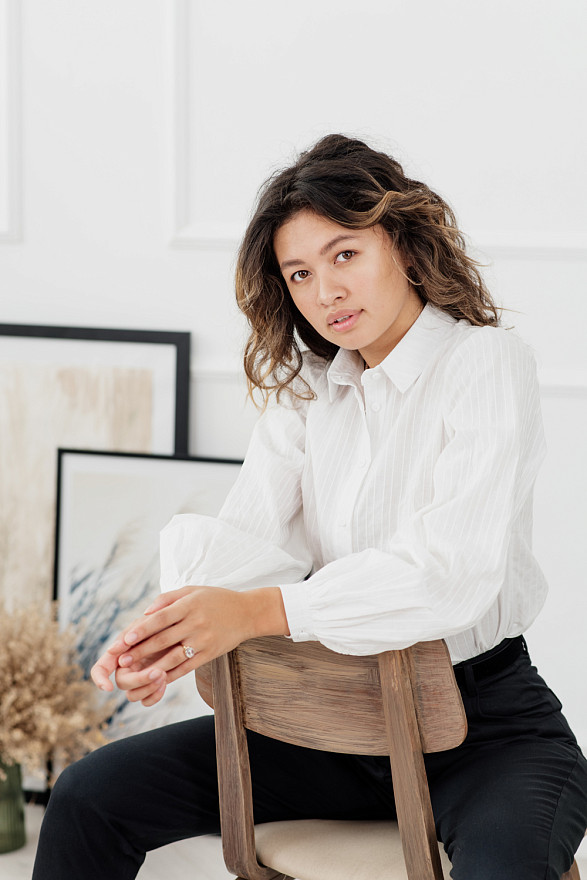 Белая базовая рубашка с объемным рукавом