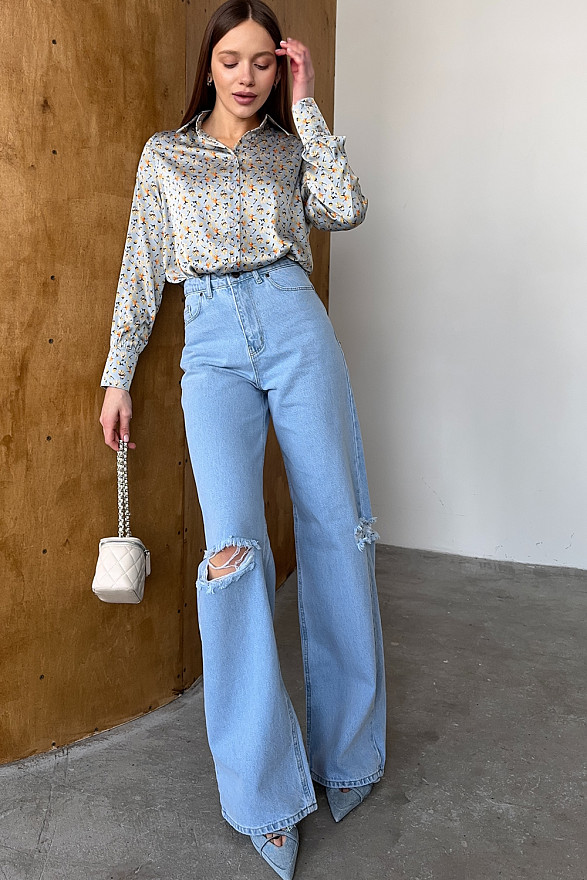 Wide leg jeans with slit at knee