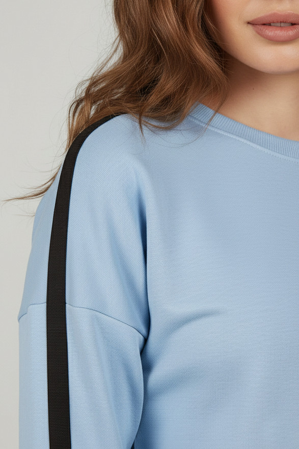 Голубой прогулочный костюм с лампасами