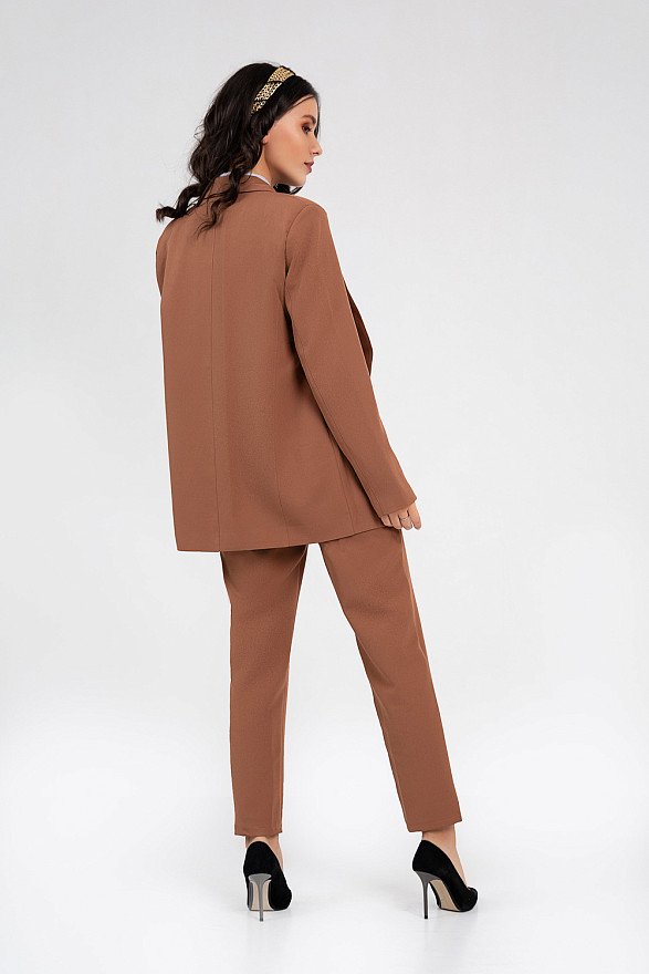 Jacket with collar apage