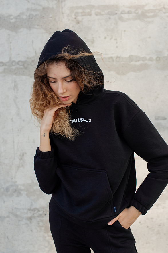 Чорний світшот із спущеною лінією плеча