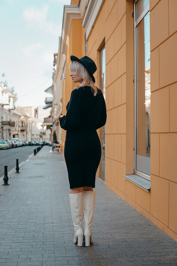 Black knitted elasticated skirt