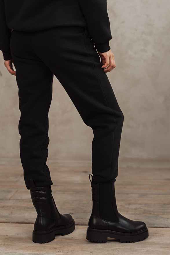 Чорні спортивні штани з написом