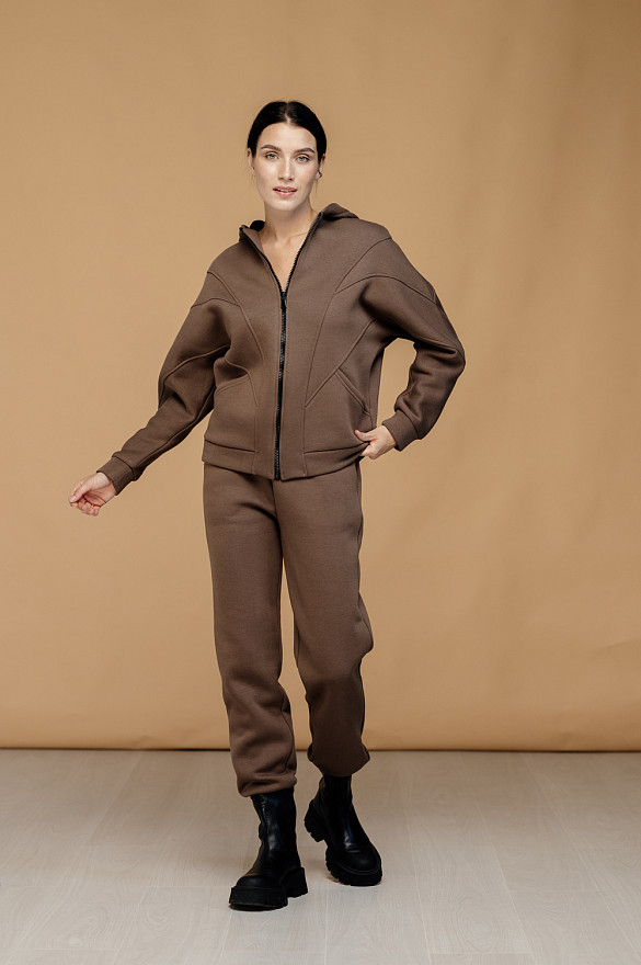 Casual pants in color