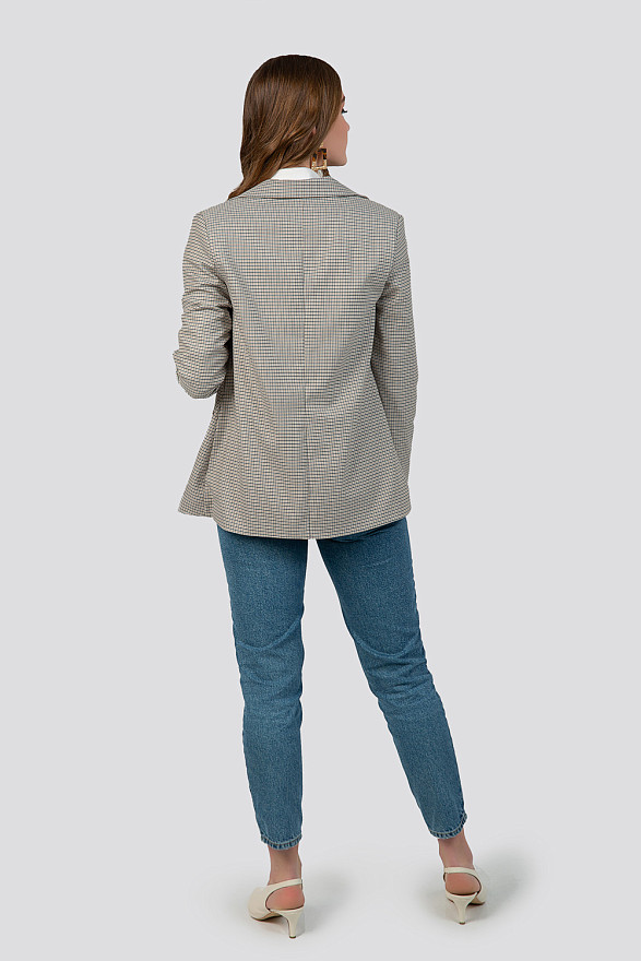 Женский жакет прямого силуэта 