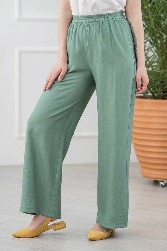 Базовый костюм двойка оливкового цвета