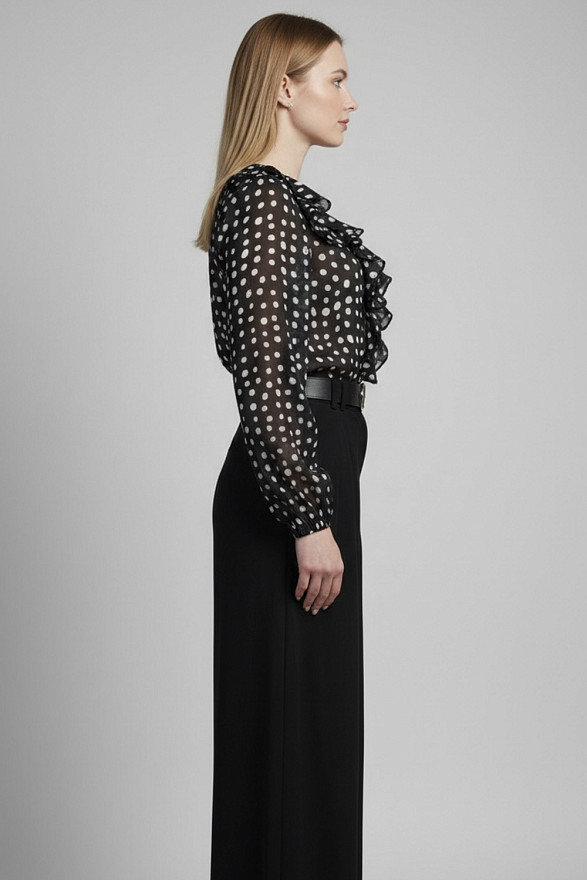 Чорна елегантна блуза з воланами