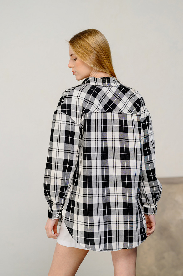 Черная удлиненная рубашка оверсайз