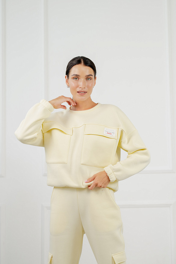 Кремовый укороченный свитшот из трикотажа на флисе