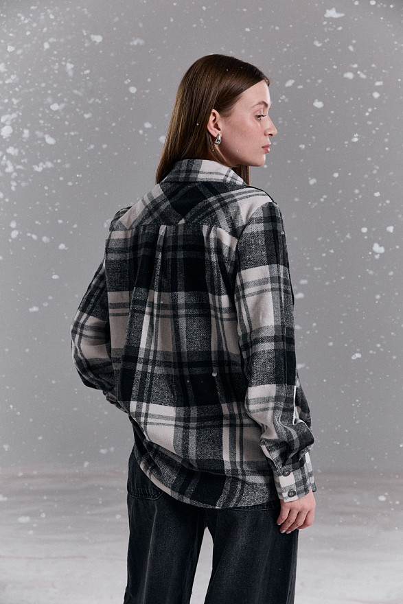 Сіра пряма сорочка в клітку