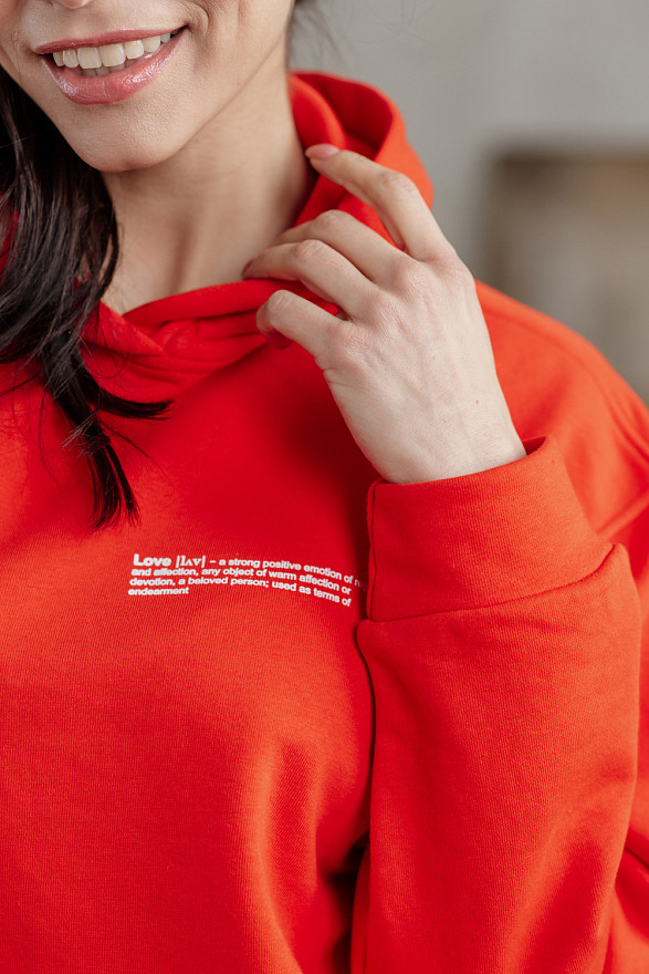 Оранжевый свитшот с надписью