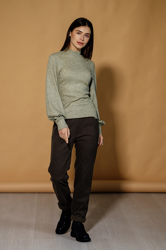 Knitted trousers with pockets and cuffs in hazelnut shade